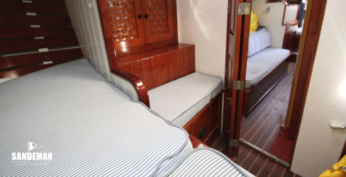 Forecabin v aft thru saloon