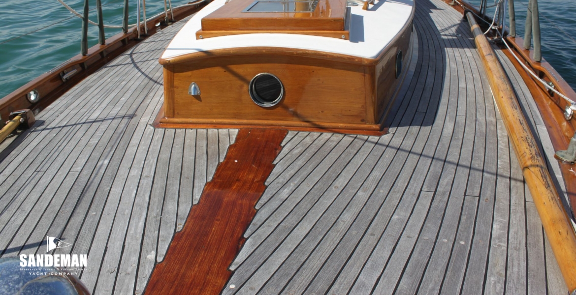 Foredeck v aft