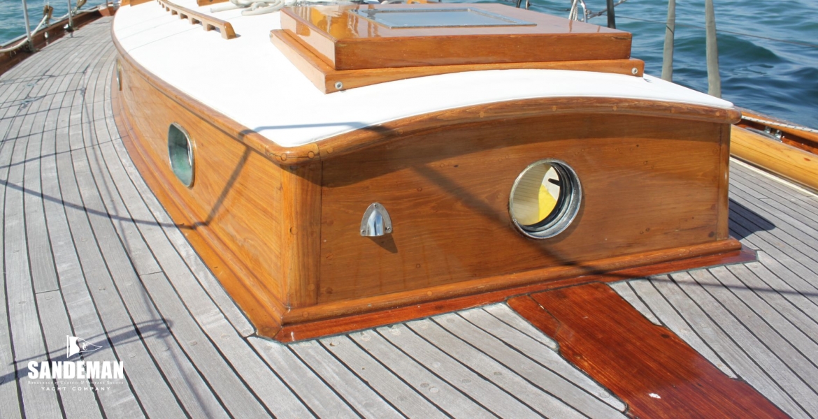 Trunk cabin v aft