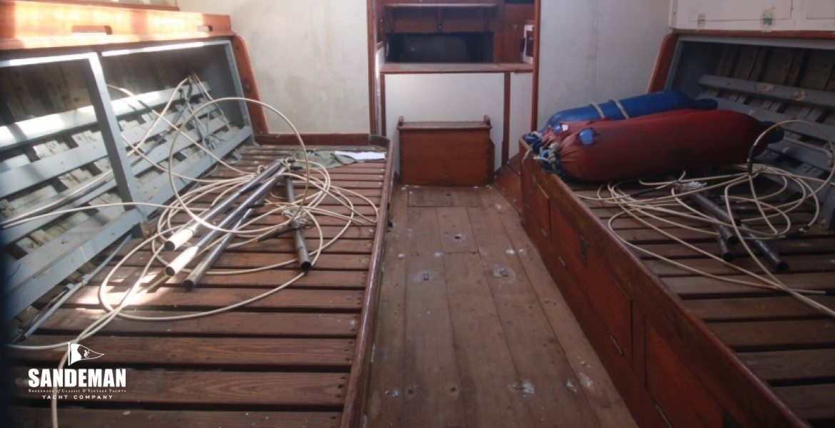 27 SALOON AFT.JPG