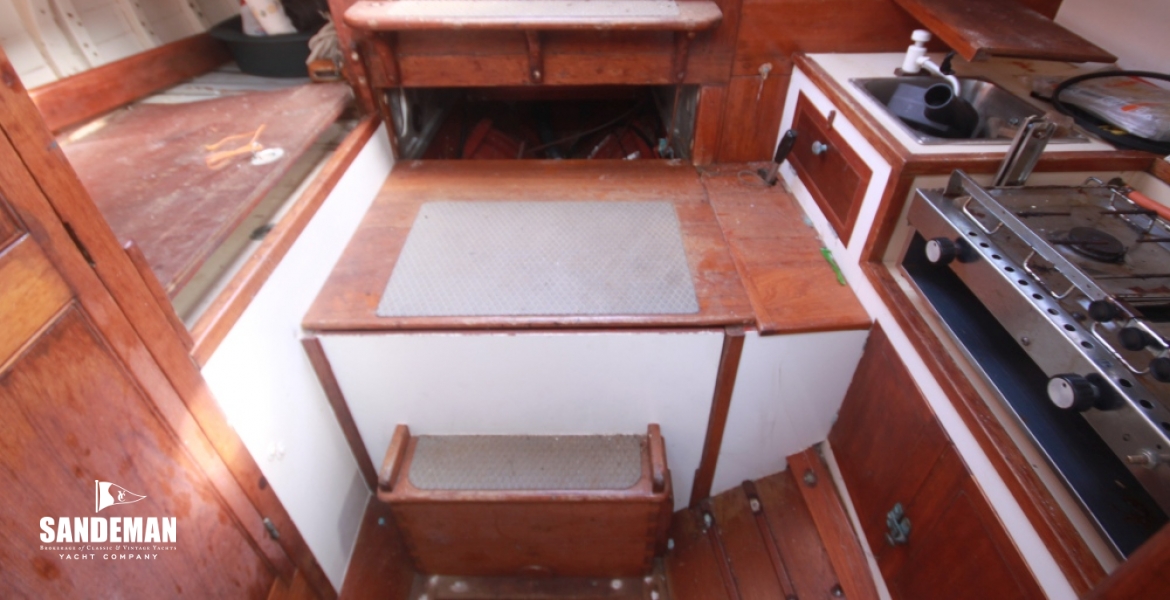 28 QTR BERTH & GALLEY AFT.JPG
