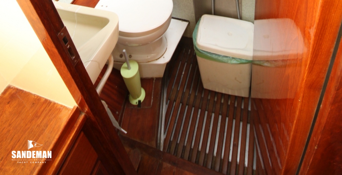 40 Focsle en suite stbd