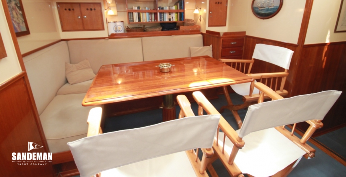 29 Saloon to port