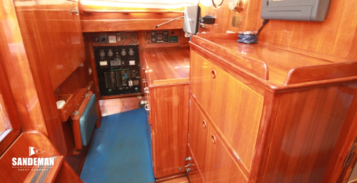 26 Nav station to port