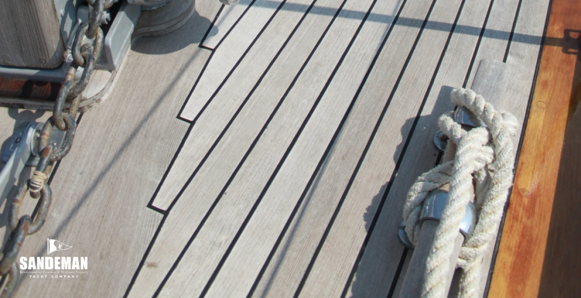 17 Foredeck v aft