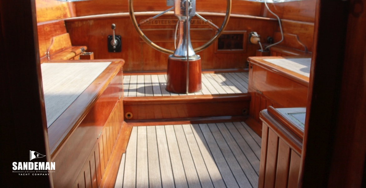 21 Cockpit v aft