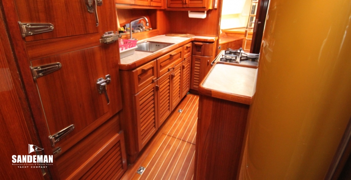 38 Galley v fwd
