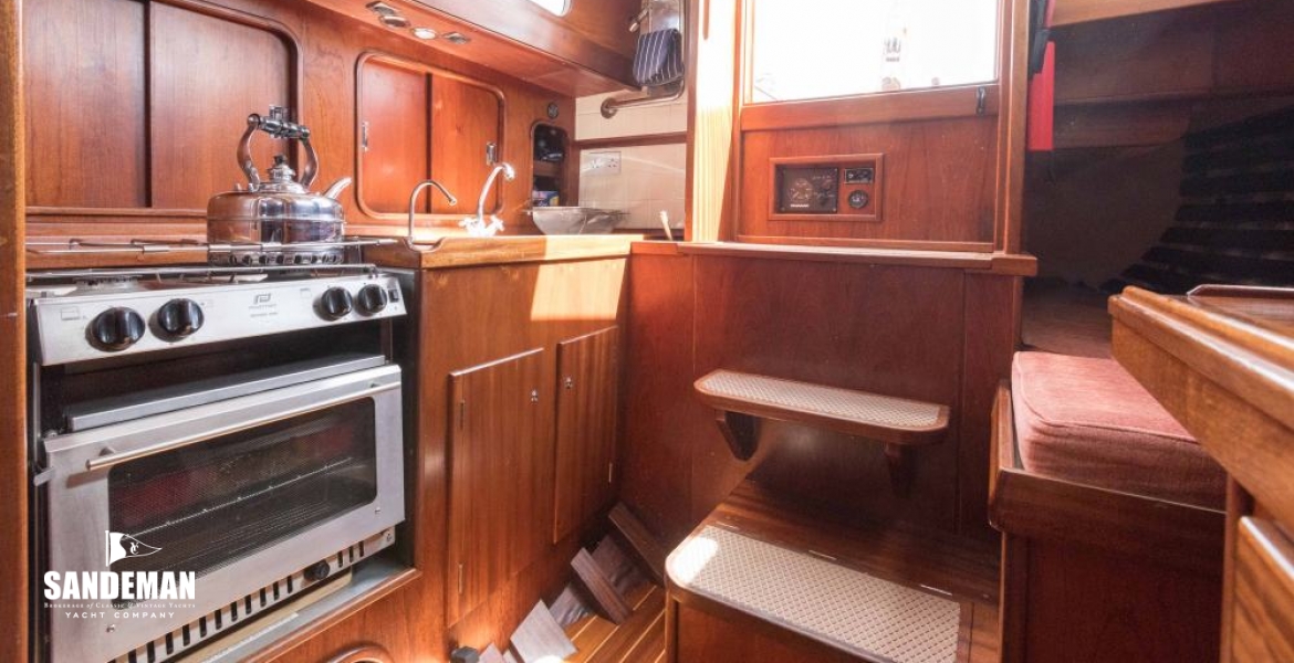 52 GALLEY TO COMPANIONWAY.jpg