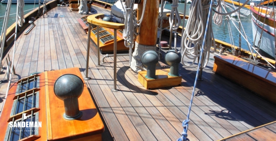 Deck Mid Aft Port