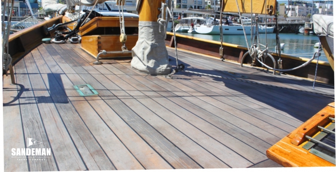 Mid Deck Port