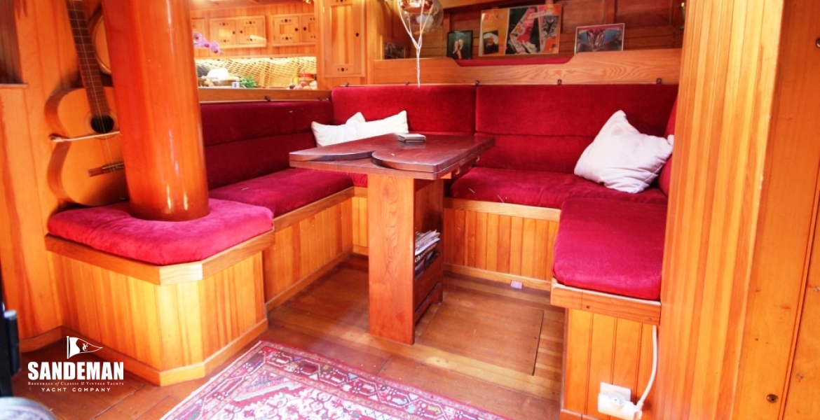 Saloon Port