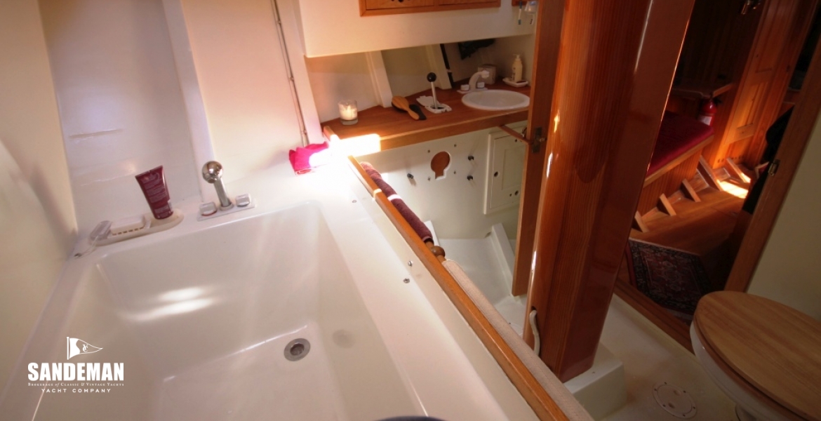 Fwd Bathroom Stbd