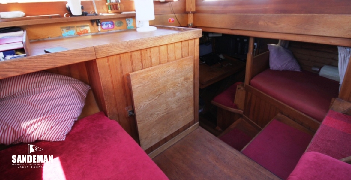 Deckhouse Nav to Passage Bunk