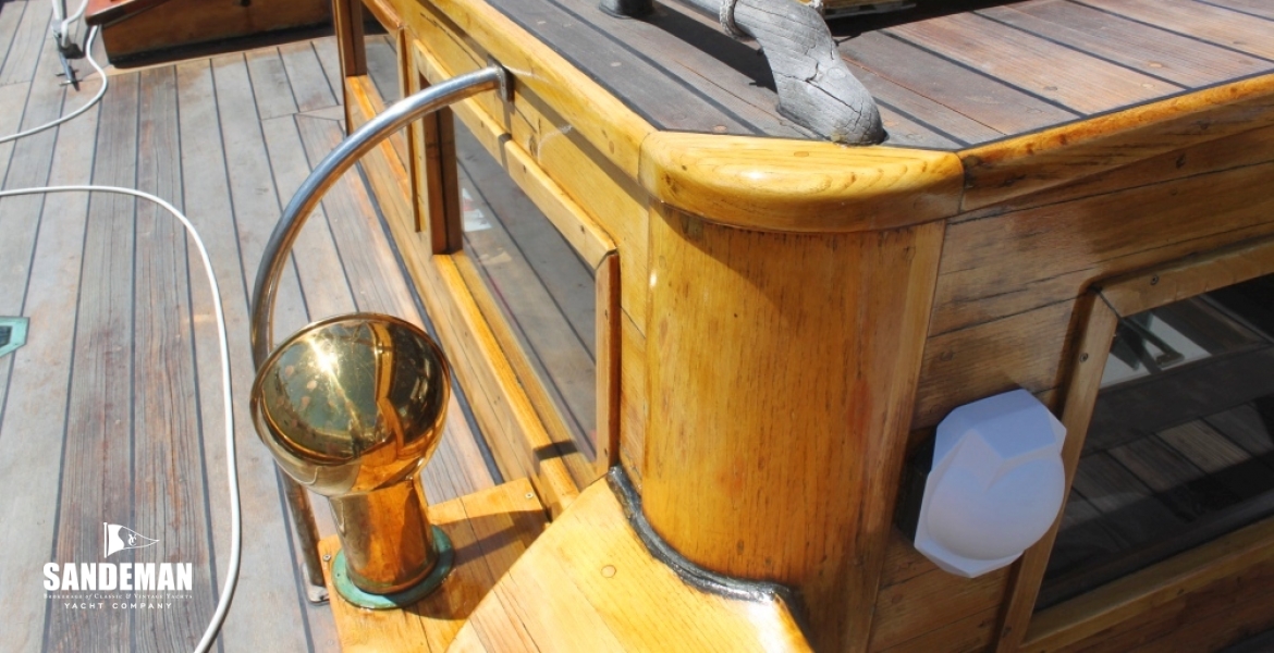 Deckhouse port