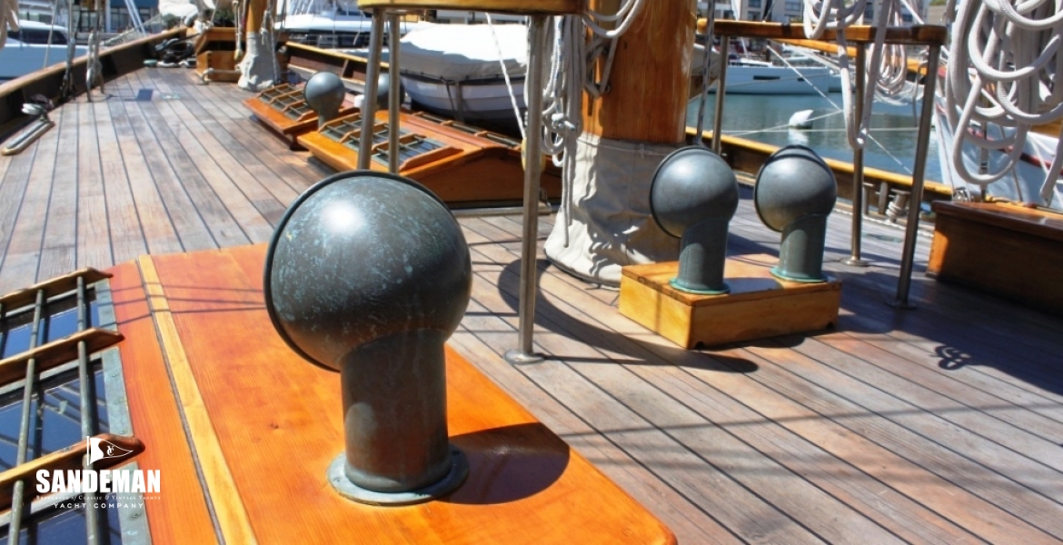 Deck Mid Aft Port