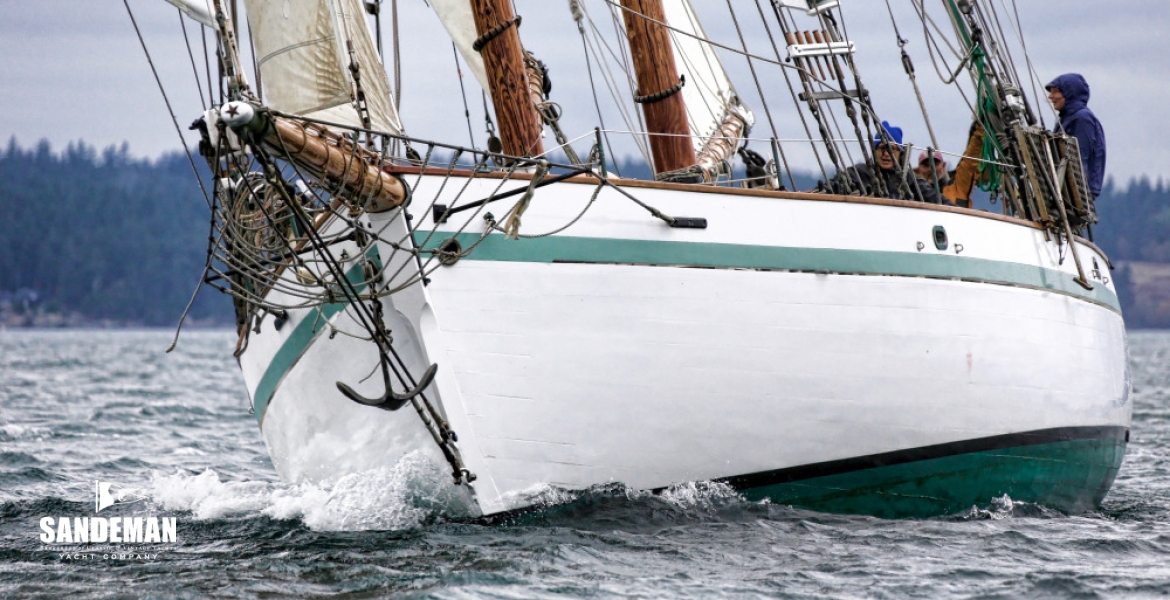06 Close hauled port bow