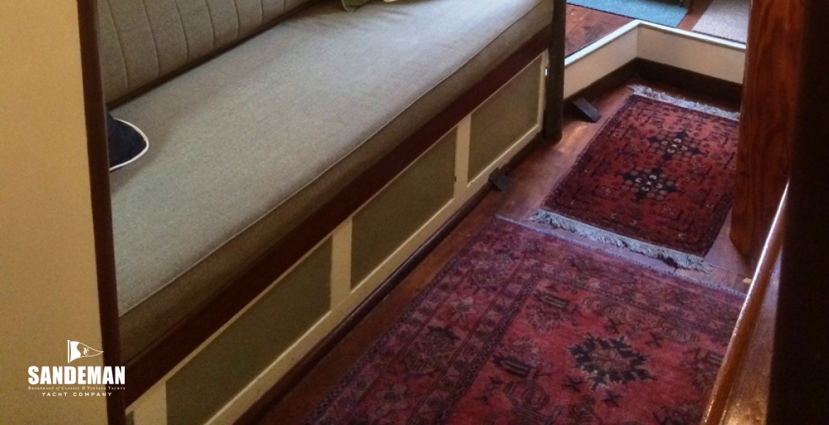 71 SALOON TO COMPANIONWAY