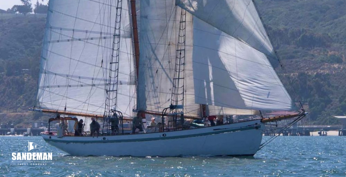 08 Full sail stbd bow