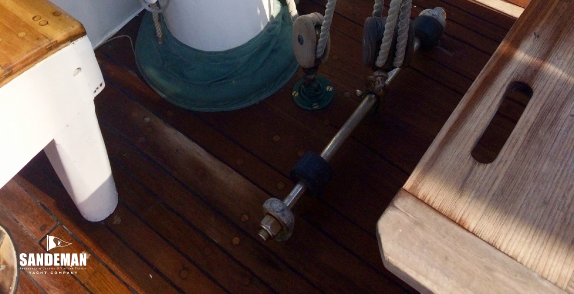 28 FORESAIL HORSE