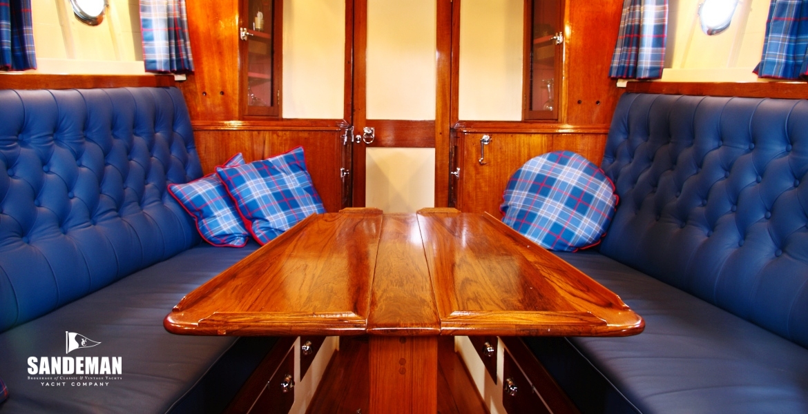 25 SALOON TABLE OPEN