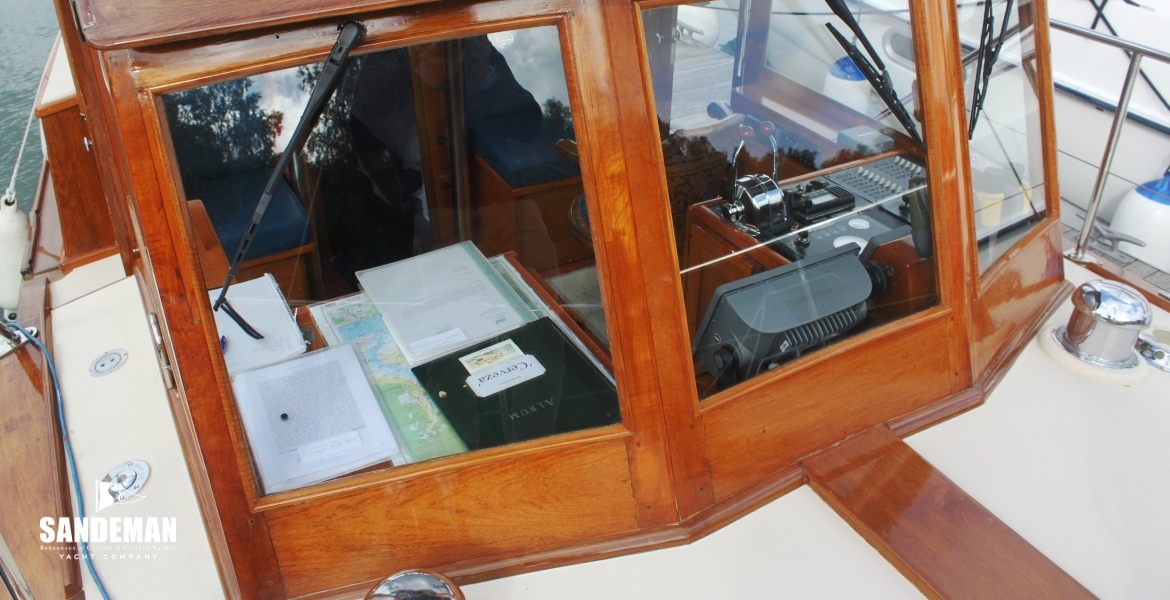 19 WINDSCREEN