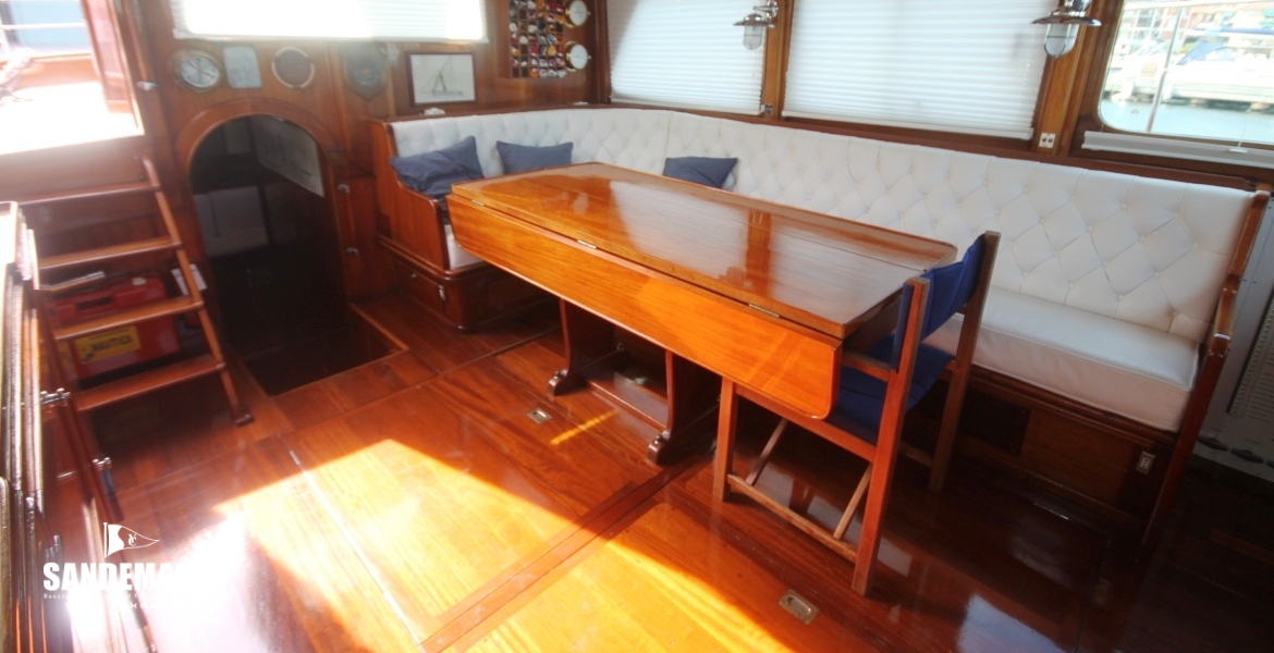 DOWN TO AFT CABIN
