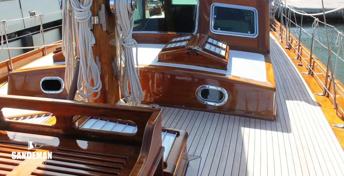 MAST & HOUSE V AFT