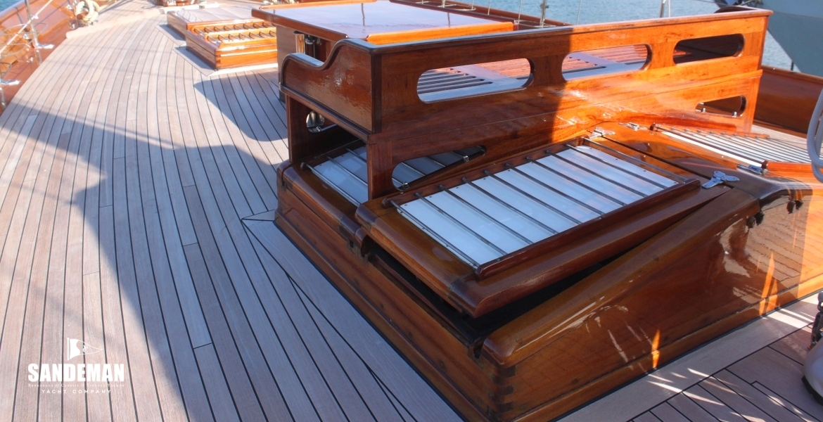 FORWARD DECK