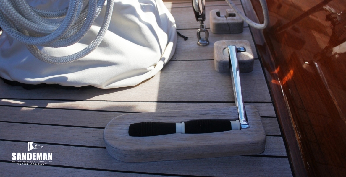 WINCH HANDLE CHOCKS