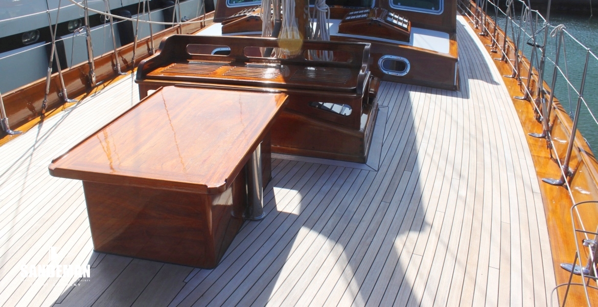 MID DECK V AFT