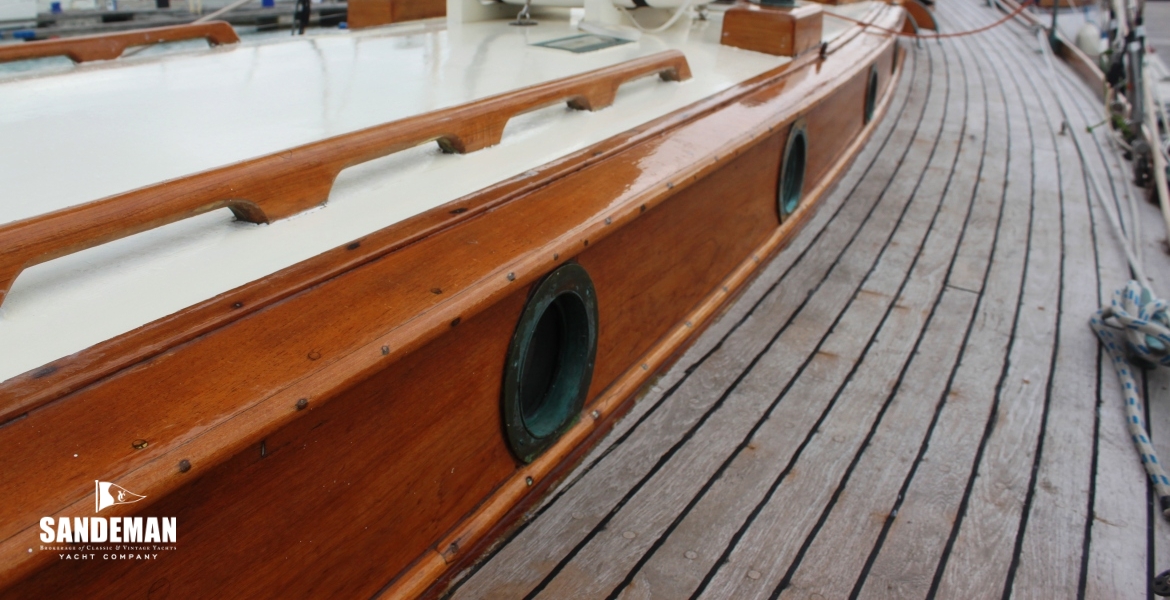 13 COACHROOF SIDEDECK.JPG