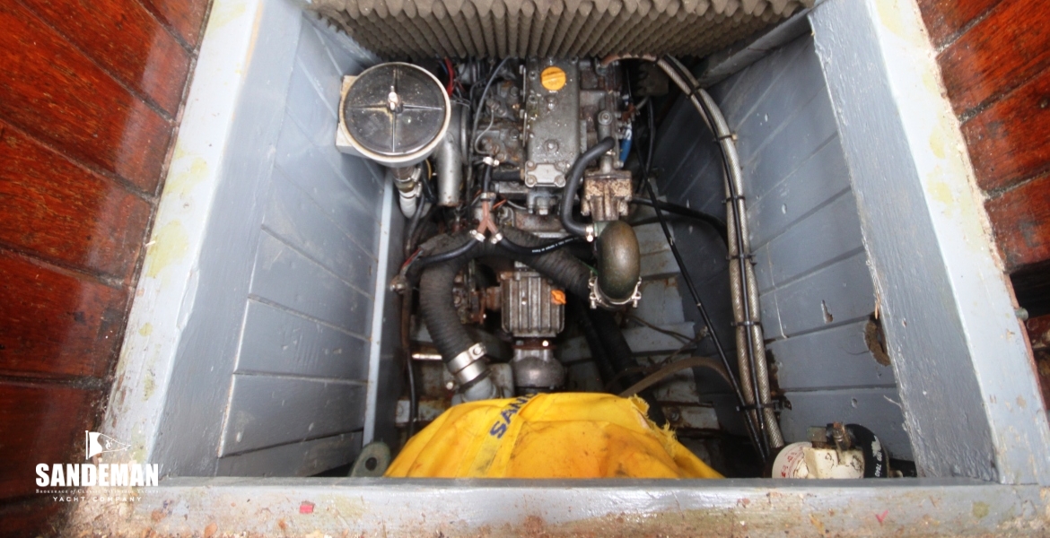 43 ENGINE COMPARTMENT.JPG