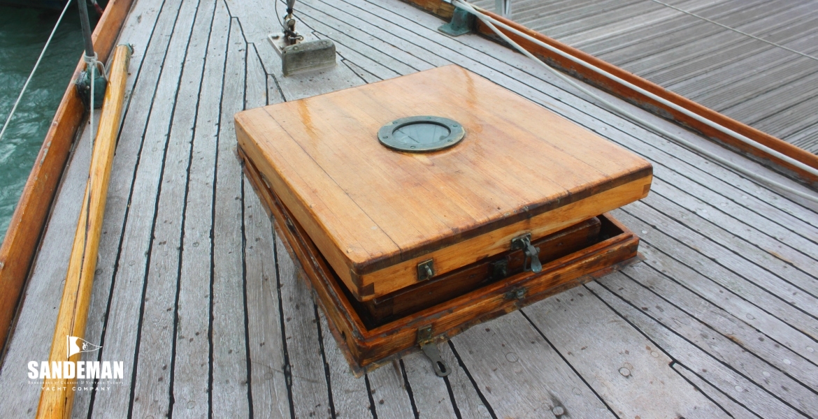 17 FOREDECK.JPG