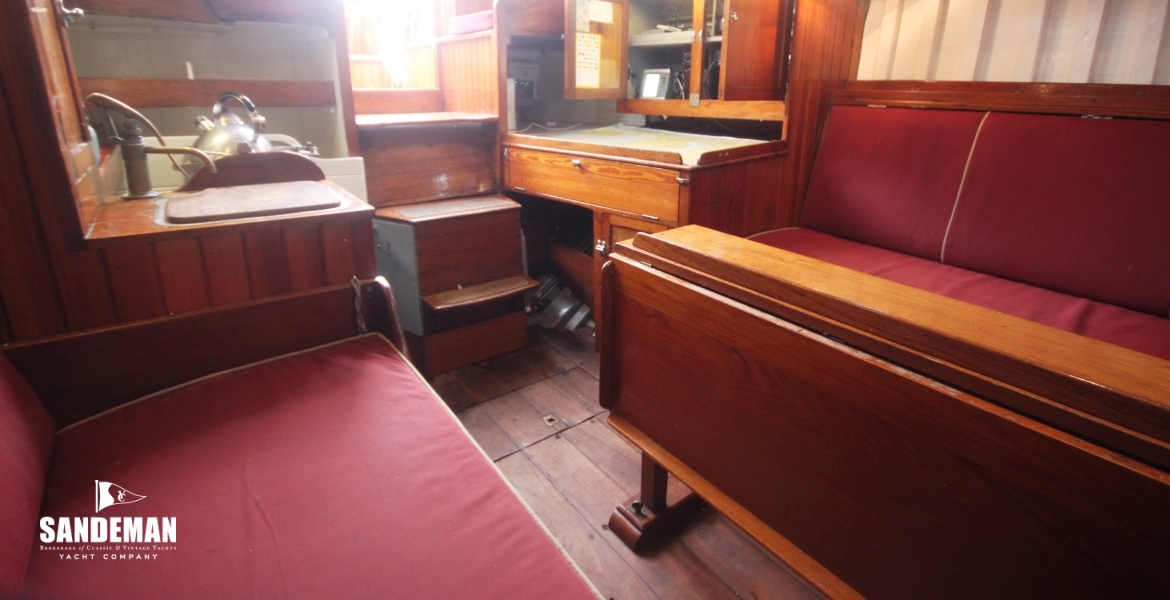 38 SALOON AFT TO PORT.JPG