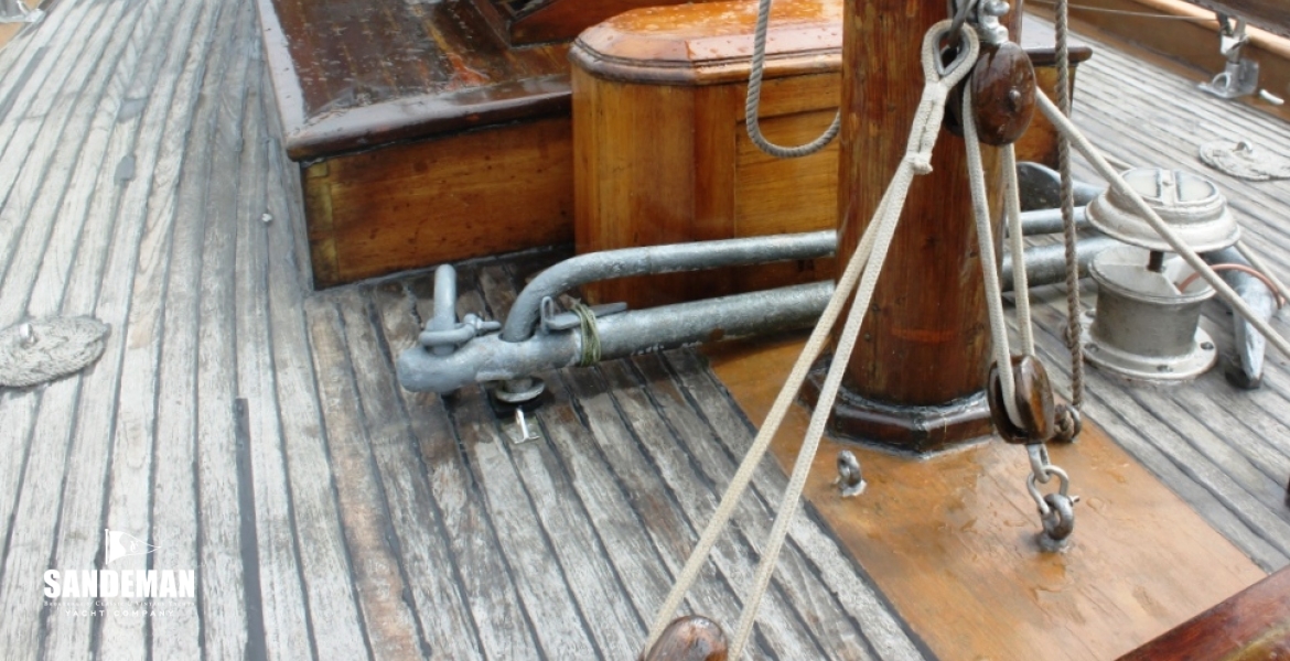 V AFT FROM MAINMAST
