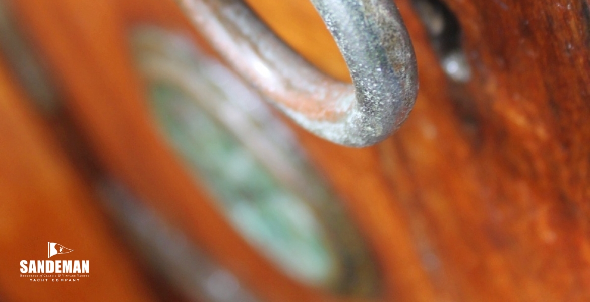 DOOR HANDLE