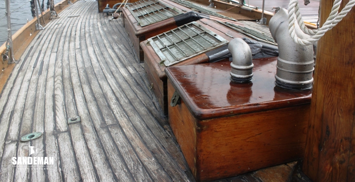 V AFT FROM FOREMAST