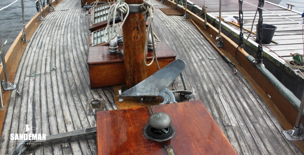 VIEW AFT FROM FOREDECK
