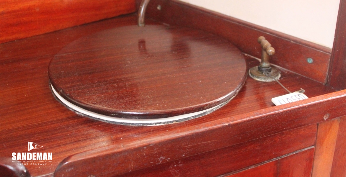 FWD CABIN DETAIL