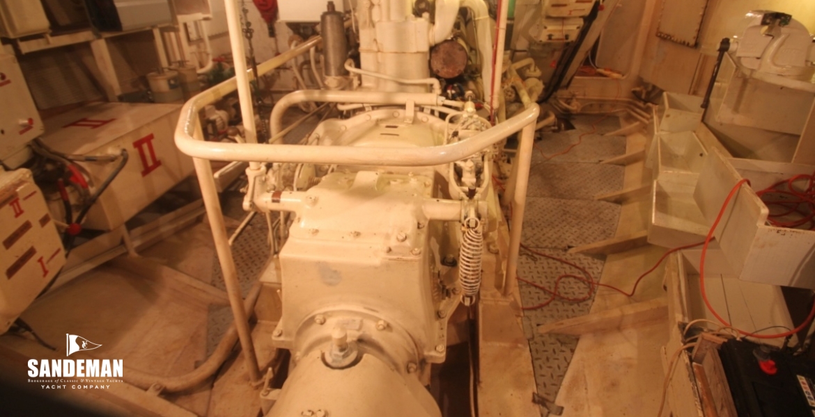 32 ENGINE ROOM V FWD