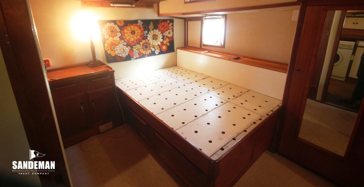26 MASTER CABIN TO PORT