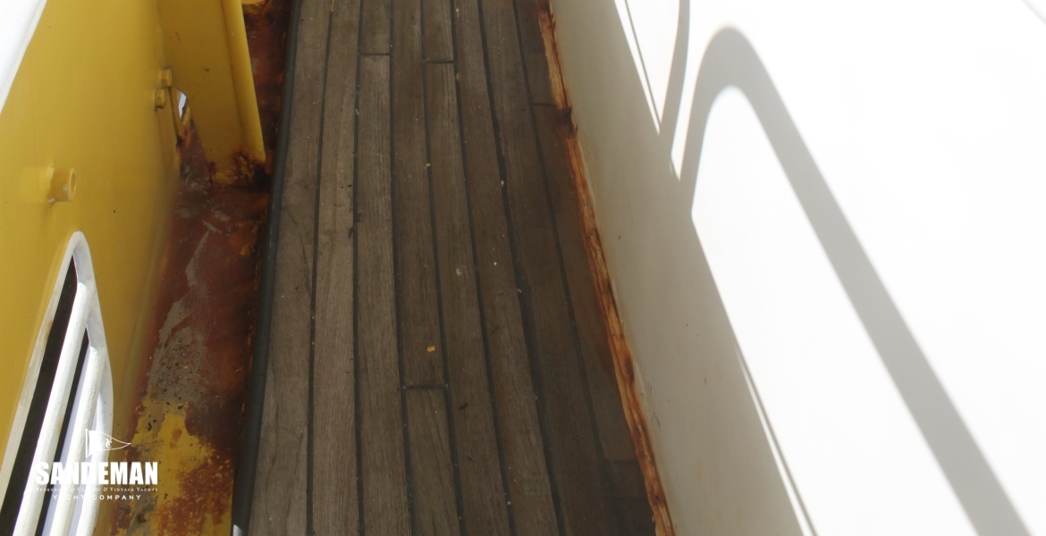 11 PORT SIDE DECK