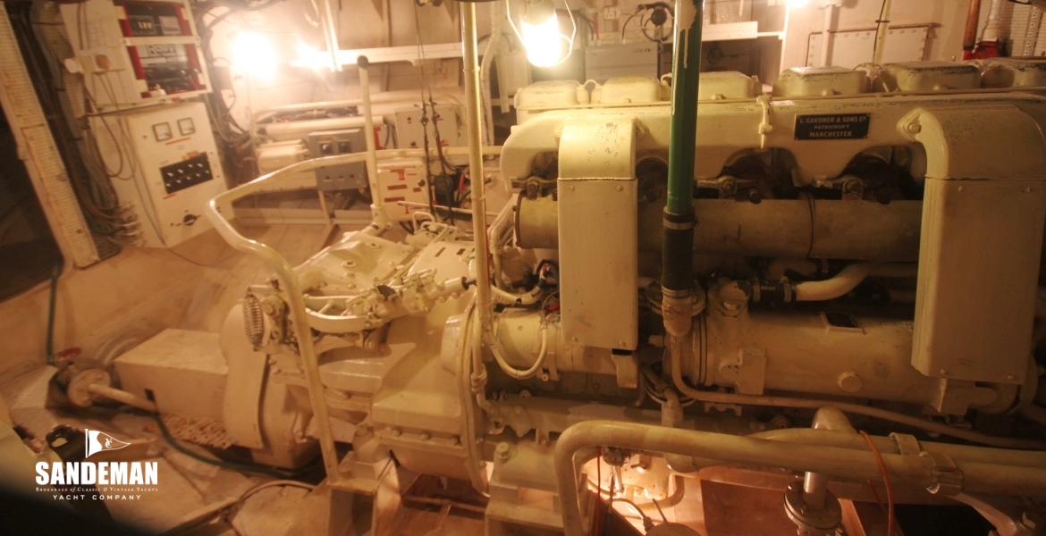 34 ENGINE ROOM V TO PORT.