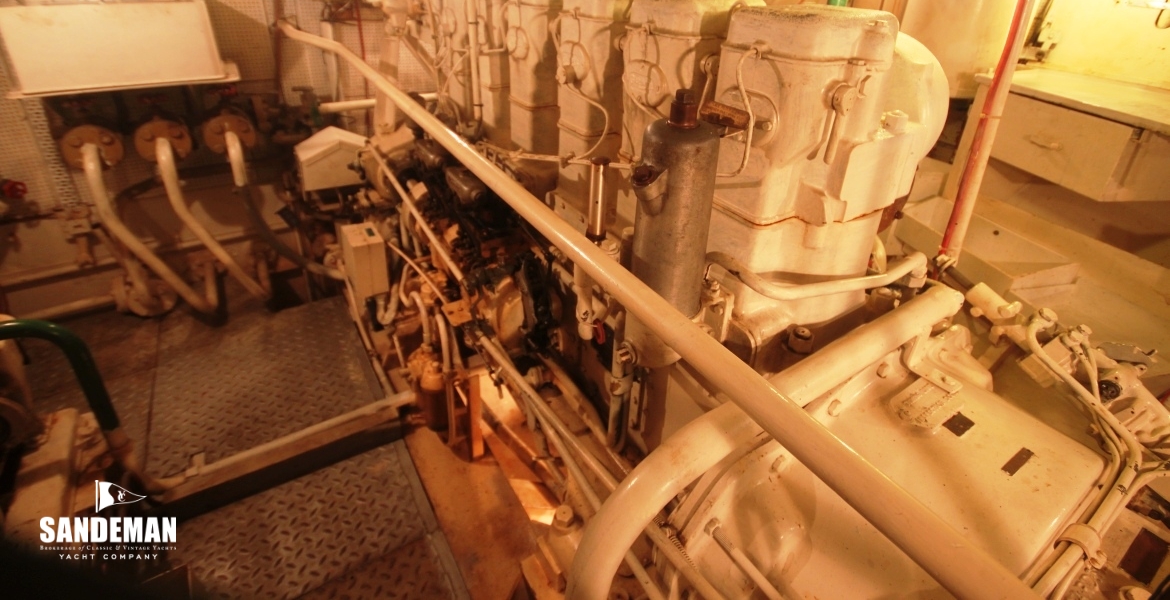 33 ENGINE ROOM V TO STBD FWD 