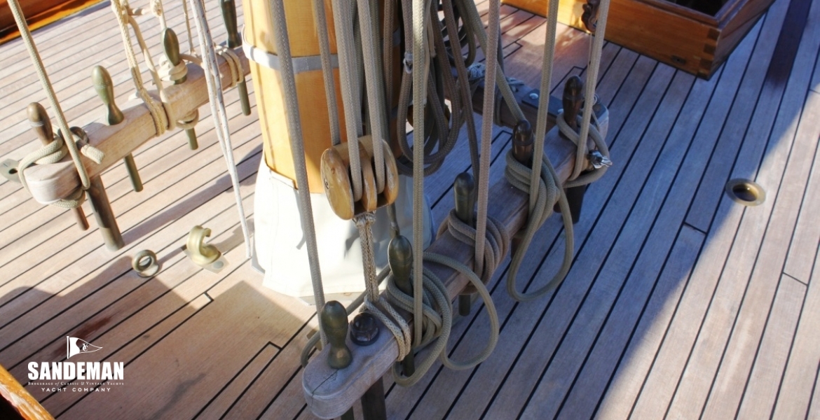 MAST AT DECK