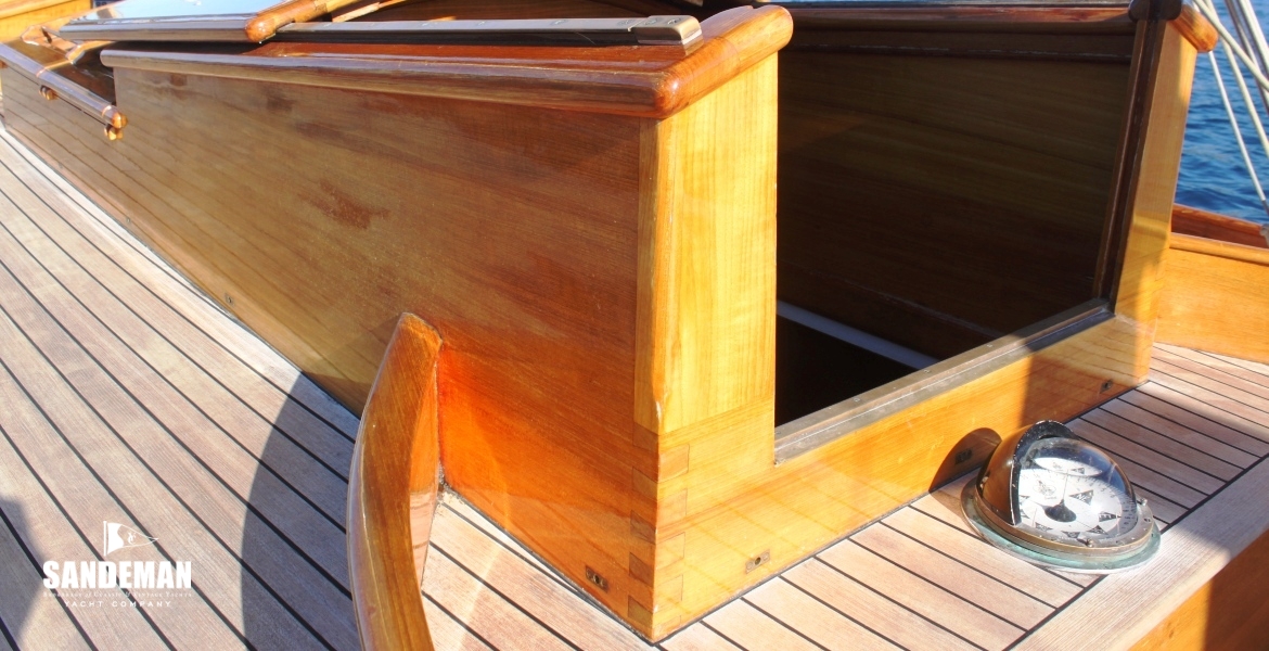 COMPANIONWAY HATCH