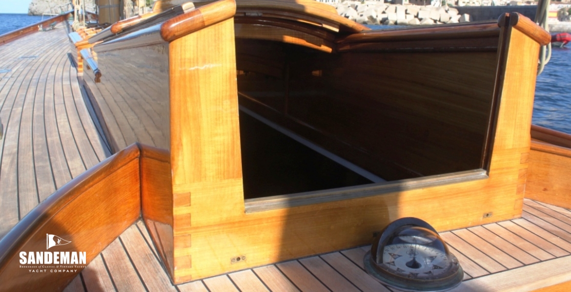 COMPANIONWAY HATCH