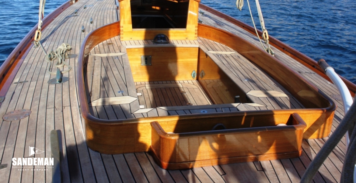 COCKPIT FWD