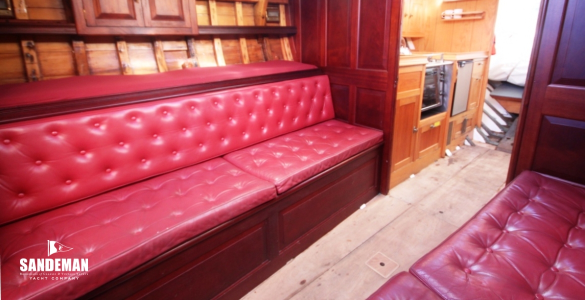 SALOON FWD TO GALLEY