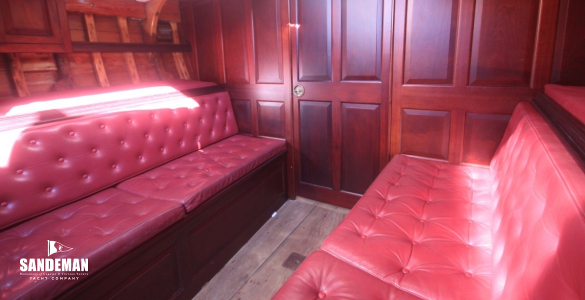 SALOON V TO PORT FWD